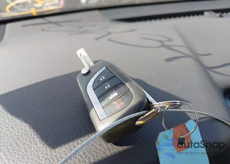 2018 Toyota Camry Le z USA, uszkodzony, nr VIN 4T1B11HK6JU627132